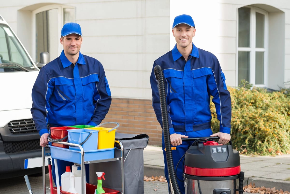 Zwei Hausmeister im Einsatz in Gilching
